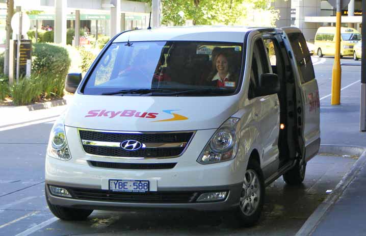 Skybus Hyundai YBE588